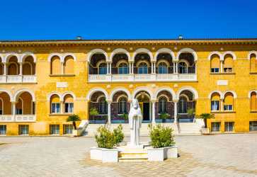 Nikozja stolica dwóch Cyprów z Limassol [49]